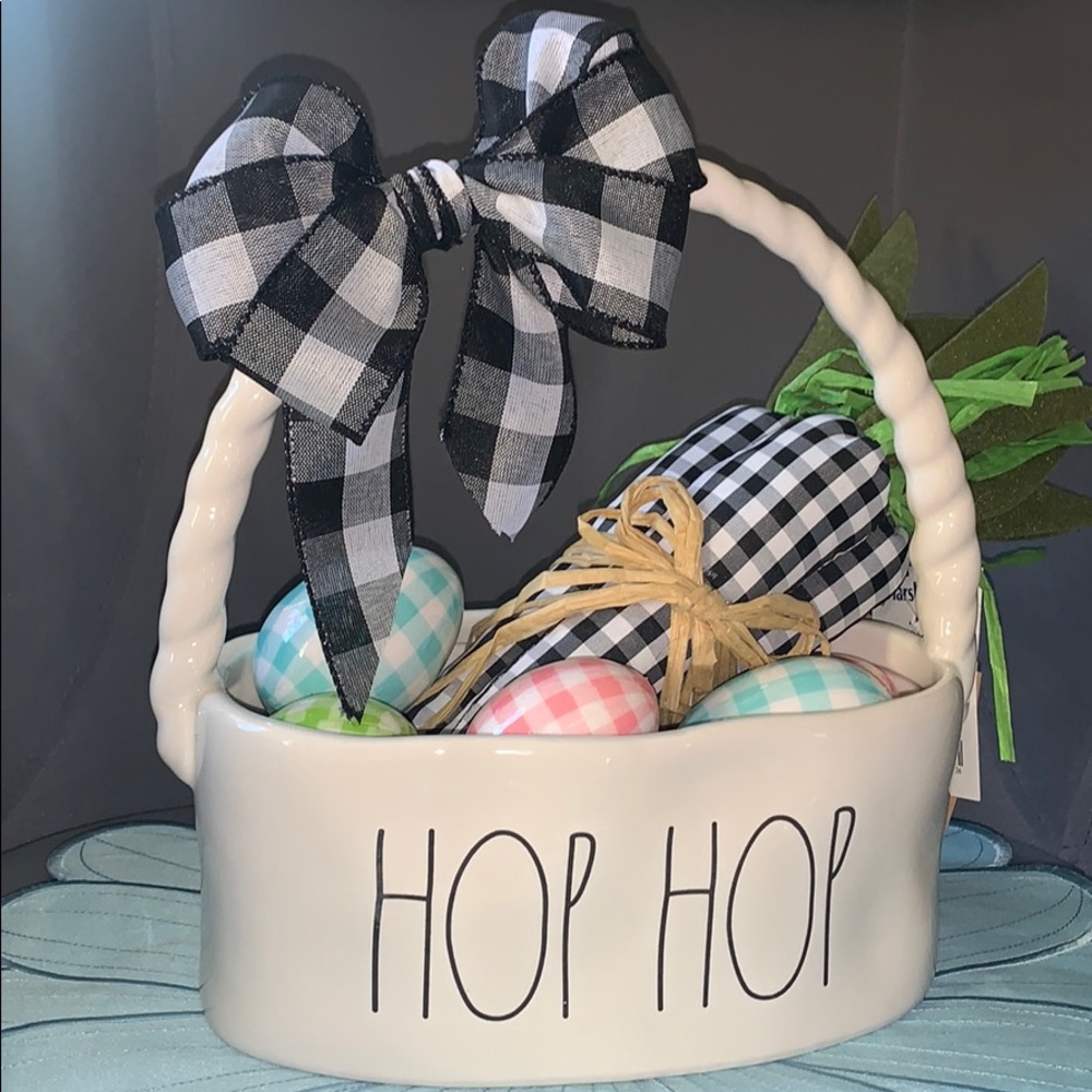 Are Dunn basket/ carrots and eggs